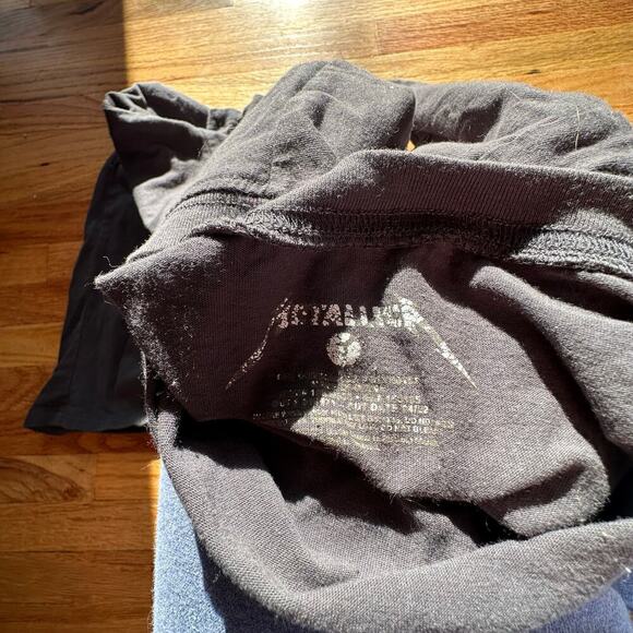 METALLICA x Womens Torrid Graphic Tshirt Gray Grunge Metal Size 3 - Picture 3 of 5